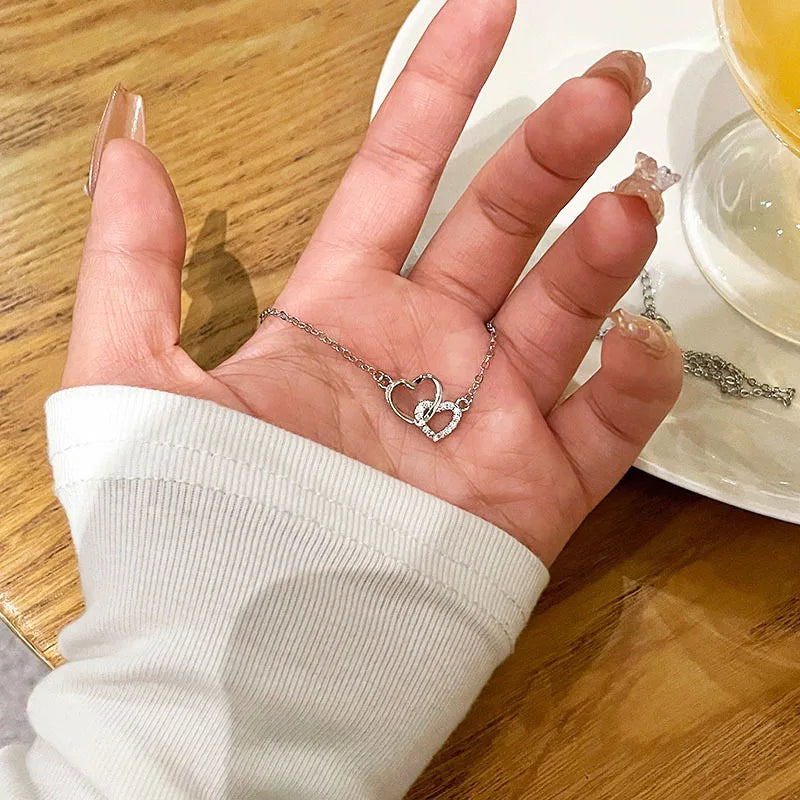 Gümüş Renk Kalp Kolye | Kadın Zarif Kalpli Kolye | Günlük ve Parti Kombinleri İçin Şık Takı | Love Heart Charm Necklace