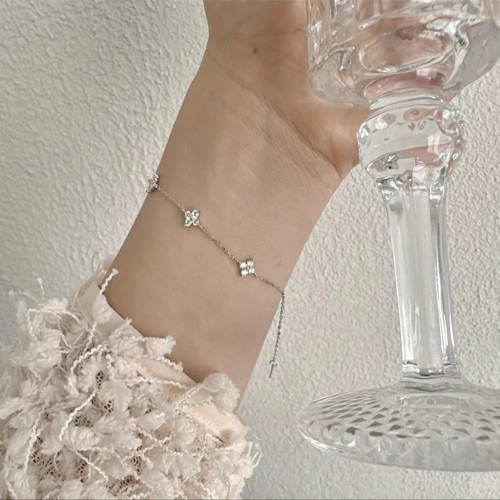 18K Altın Kaplama Dört Yapraklı Yonca Kolye | Zirkon Taşlı Paslanmaz Çelik Kadın Kolye | Şans ve Zarafetin Simgesi