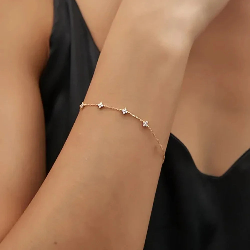 18K Altın Kaplama Dört Yapraklı Yonca Kolye | Zirkon Taşlı Paslanmaz Çelik Kadın Kolye | Şans ve Zarafetin Simgesi