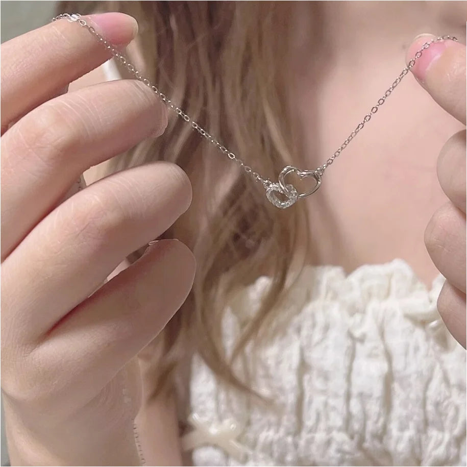 Gümüş Renk Kalp Kolye | Kadın Zarif Kalpli Kolye | Günlük ve Parti Kombinleri İçin Şık Takı | Love Heart Charm Necklace