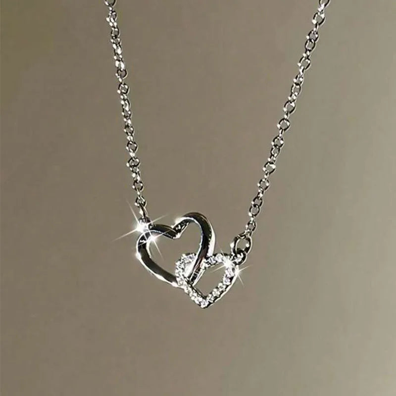 Gümüş Renk Kalp Kolye | Kadın Zarif Kalpli Kolye | Günlük ve Parti Kombinleri İçin Şık Takı | Love Heart Charm Necklace