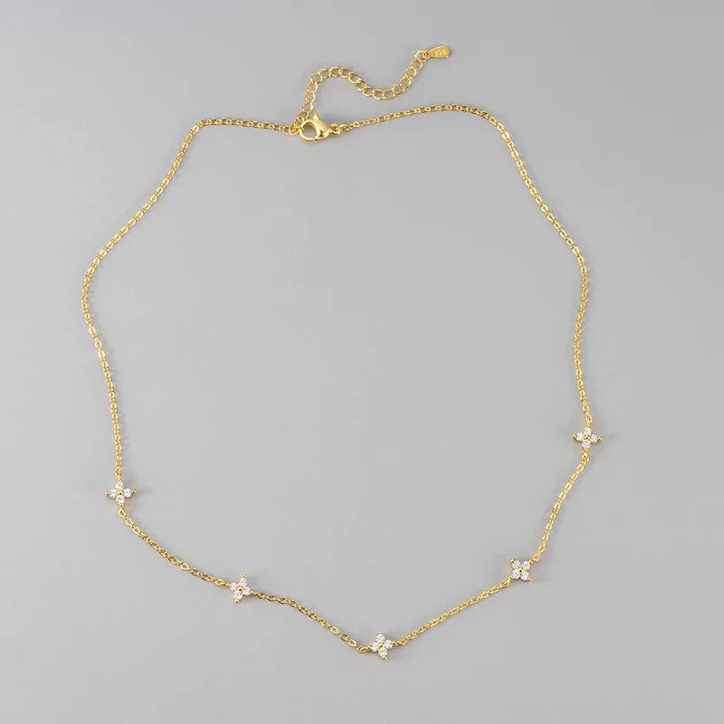 18K Altın Kaplama Dört Yapraklı Yonca Kolye | Zirkon Taşlı Paslanmaz Çelik Kadın Kolye | Şans ve Zarafetin Simgesi