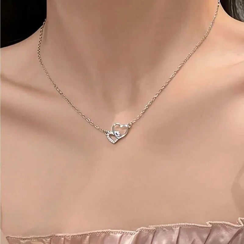 Gümüş Renk Kalp Kolye | Kadın Zarif Kalpli Kolye | Günlük ve Parti Kombinleri İçin Şık Takı | Love Heart Charm Necklace